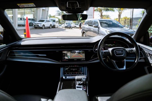 2020-Audi-Q8-55-TFSI-quattro-Auto image:12