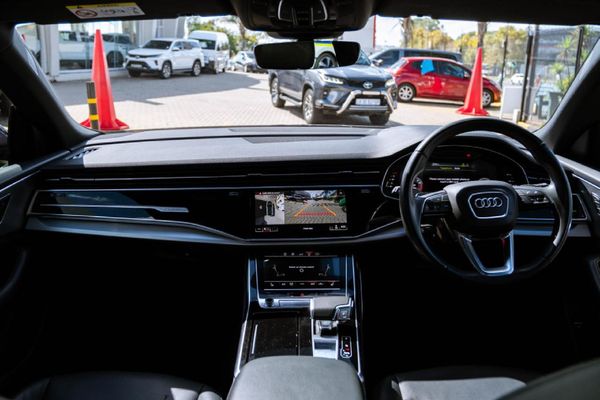 2020-Audi-Q8-55-TFSI-quattro-Auto image:13