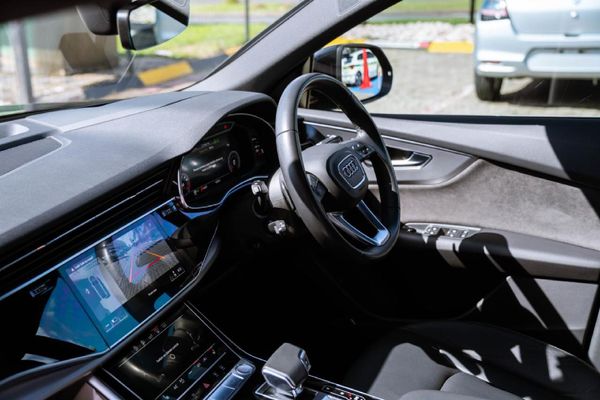 2020-Audi-Q8-55-TFSI-quattro-Auto image:14