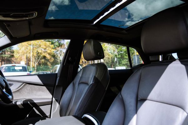 2020-Audi-Q8-55-TFSI-quattro-Auto image:16