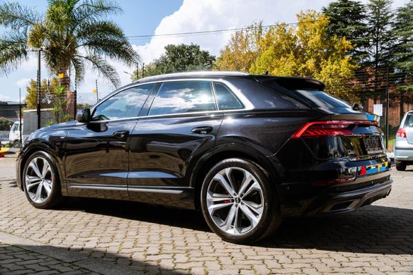 2020-Audi-Q8-55-TFSI-quattro-Auto image:3