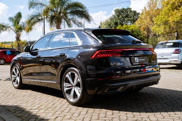 2020-Audi-Q8-55-TFSI-quattro-Auto image:4