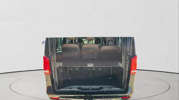 2023-Mercedes-Benz-V-Class-V-300d-Exclusive image:9