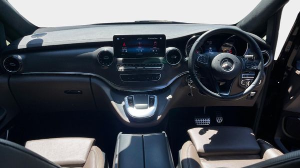 2023-Mercedes-Benz-V-Class-V-300d-Exclusive image:10