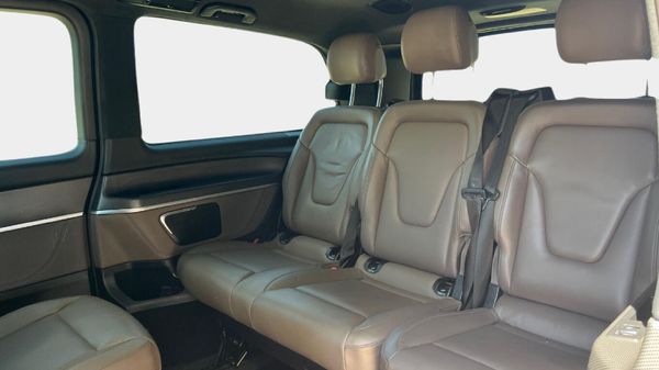 2023-Mercedes-Benz-V-Class-V-300d-Exclusive image:13