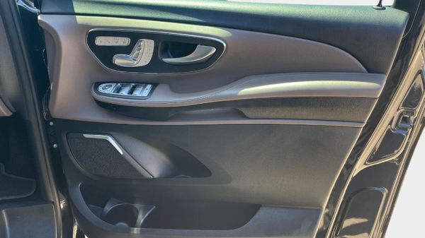 2023-Mercedes-Benz-V-Class-V-300d-Exclusive image:18
