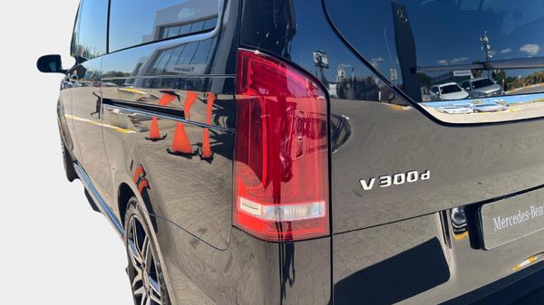 2023-Mercedes-Benz-V-Class-V-300d-Exclusive image:21
