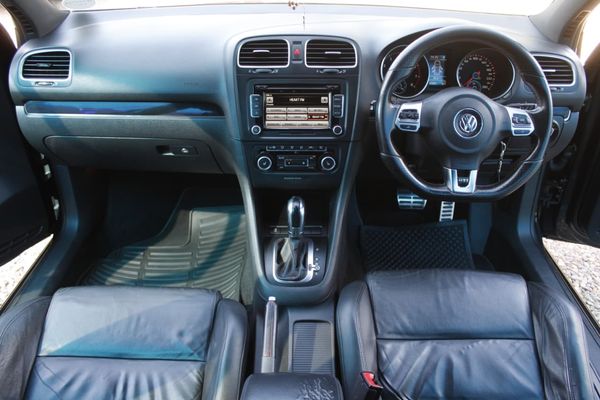 2012-Volkswagen-Golf-VI-GTI-20-TSI-Auto image:10