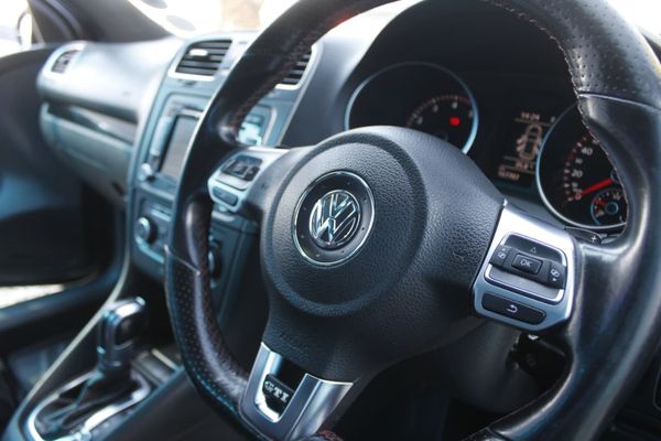 2012-Volkswagen-Golf-VI-GTI-20-TSI-Auto image:11