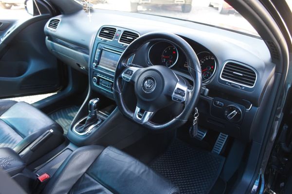 2012-Volkswagen-Golf-VI-GTI-20-TSI-Auto image:12