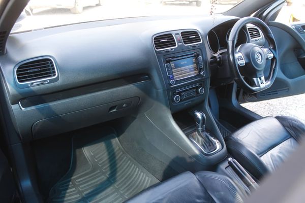 2012-Volkswagen-Golf-VI-GTI-20-TSI-Auto image:14