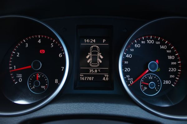 2012-Volkswagen-Golf-VI-GTI-20-TSI-Auto image:22