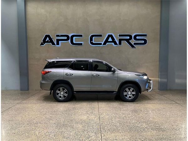 2018-Toyota-Fortuner-24-GD-6-Raised-Body-Auto image:1