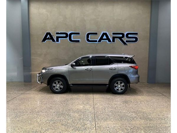 2018-Toyota-Fortuner-24-GD-6-Raised-Body-Auto image:3