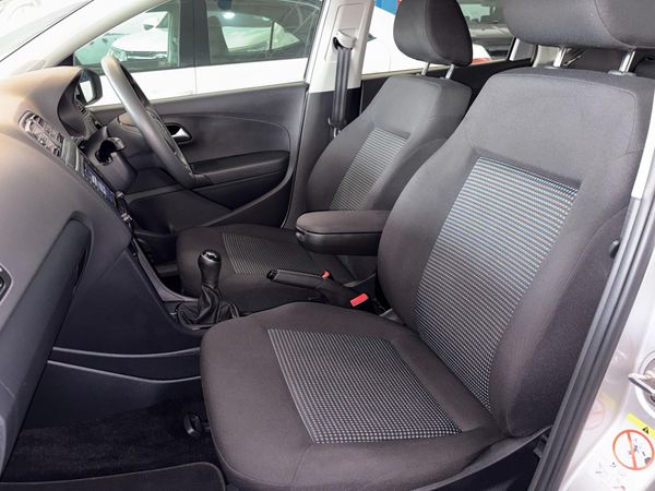 2022-Volkswagen-Polo-Vivo-14-Comfortline-5-dr image:4