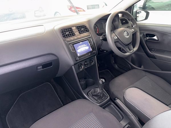 2022-Volkswagen-Polo-Vivo-14-Comfortline-5-dr image:5