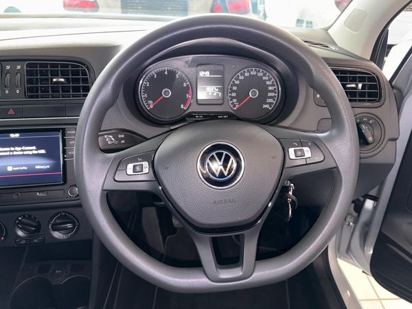 2022-Volkswagen-Polo-Vivo-14-Comfortline-5-dr image:8