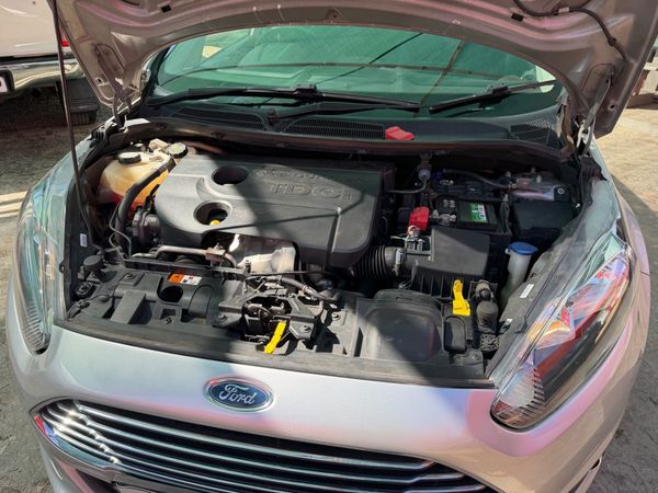 2014-Ford-Fiesta-16-TDCi-Ambiente-5-dr image:9