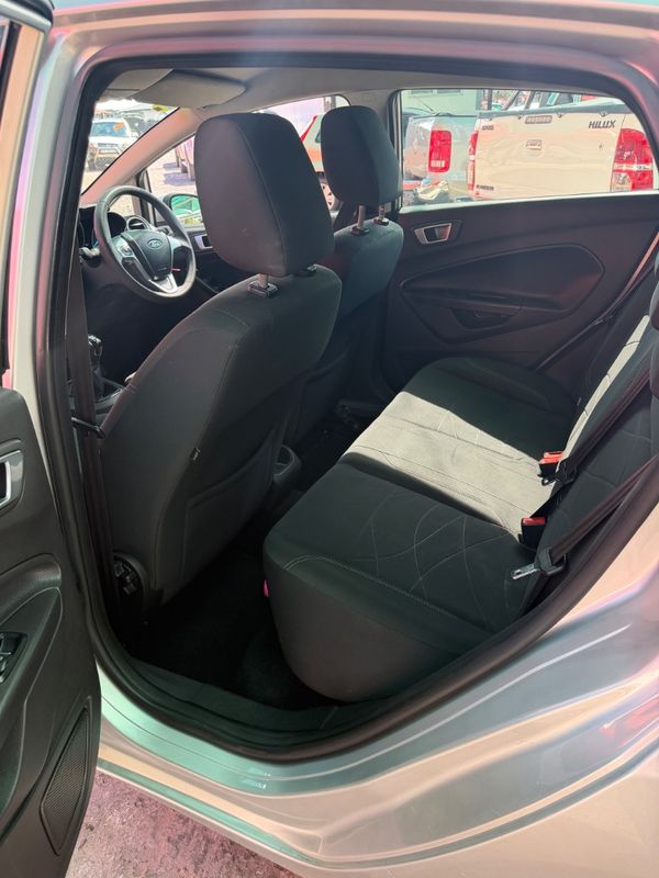 2014-Ford-Fiesta-16-TDCi-Ambiente-5-dr image:2