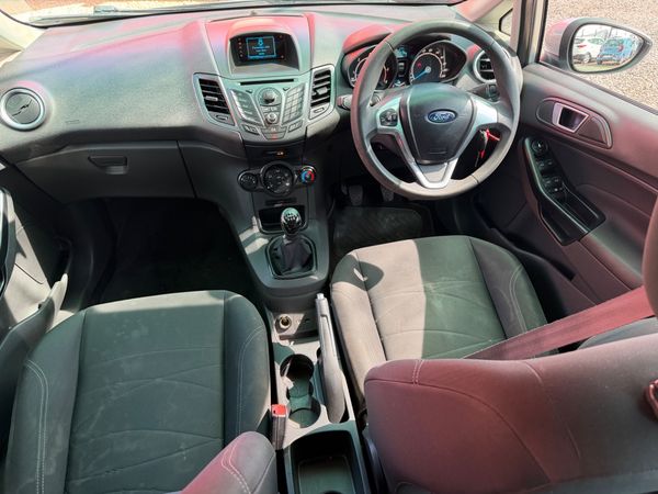 2014-Ford-Fiesta-16-TDCi-Ambiente-5-dr image:4