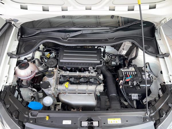 2022-Volkswagen-Polo-Vivo-14-Comfortline-5-dr image:10