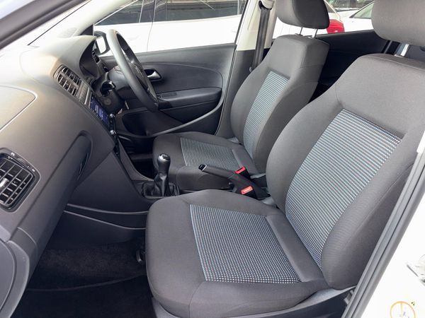 2022-Volkswagen-Polo-Vivo-14-Comfortline-5-dr image:4