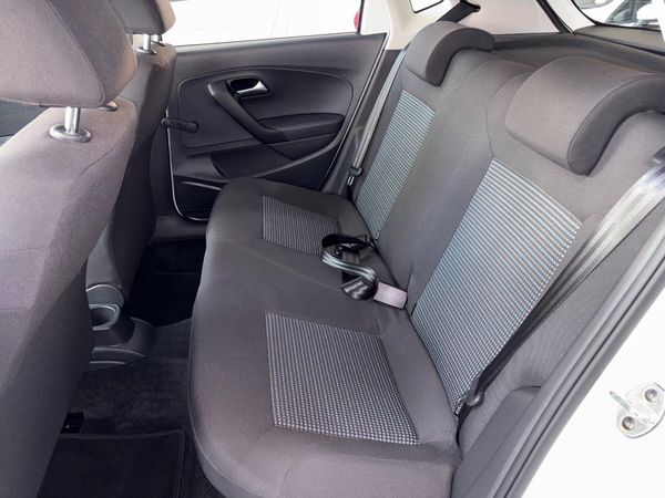 2022-Volkswagen-Polo-Vivo-14-Comfortline-5-dr image:7