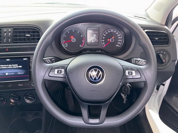 2022-Volkswagen-Polo-Vivo-14-Comfortline-5-dr image:8