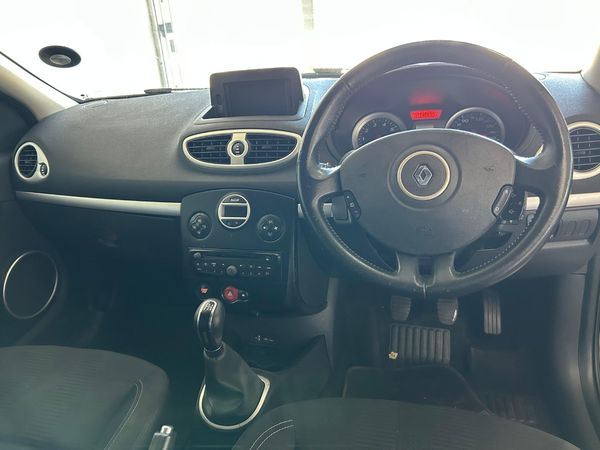 2011-Renault-Clio-12-16v-Va-Va-Voom-5-dr-Pack image:9