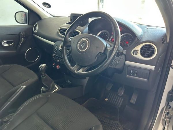 2011-Renault-Clio-12-16v-Va-Va-Voom-5-dr-Pack image:11