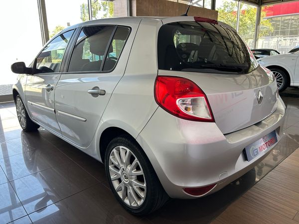 2011-Renault-Clio-12-16v-Va-Va-Voom-5-dr-Pack image:4