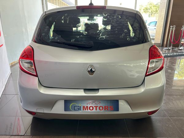2011-Renault-Clio-12-16v-Va-Va-Voom-5-dr-Pack image:6