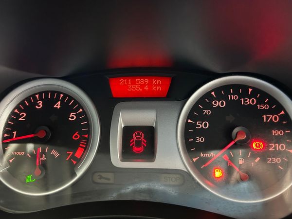 2011-Renault-Clio-12-16v-Va-Va-Voom-5-dr-Pack image:8