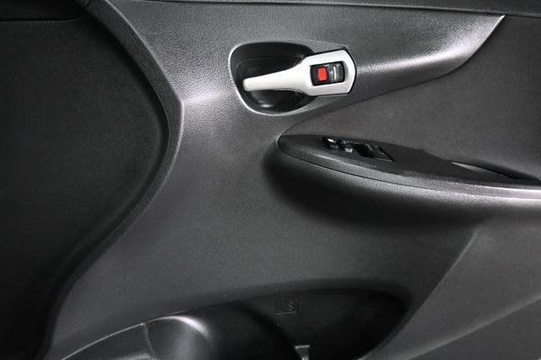 2010-Toyota-Corolla-13-Professional image:10
