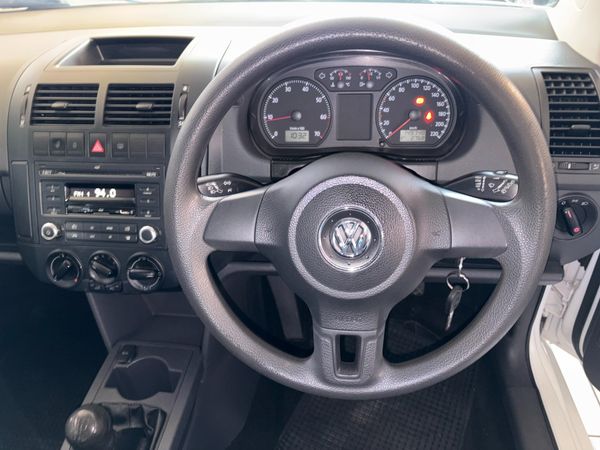 2017-Volkswagen-Polo-Vivo-GP-14-Conceptline-5-dr image:8
