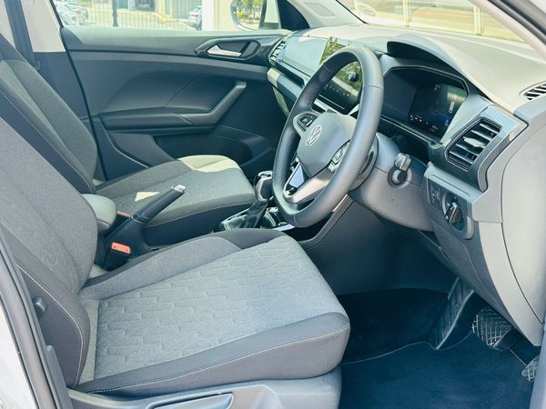 2026-Volkswagen-T-Cross-10-TSI-Life-Auto image:17