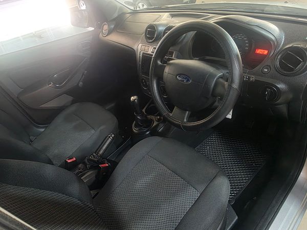 2015-Ford-Figo-14-TDCi-Ambiente image:4