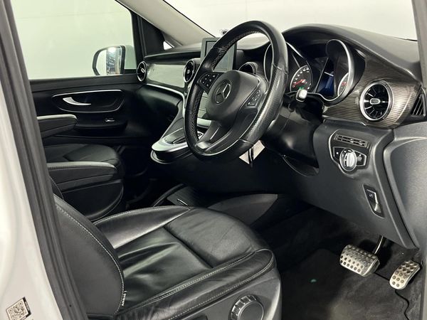 2022-Mercedes-Benz-V-Class-V220d-Auto image:9