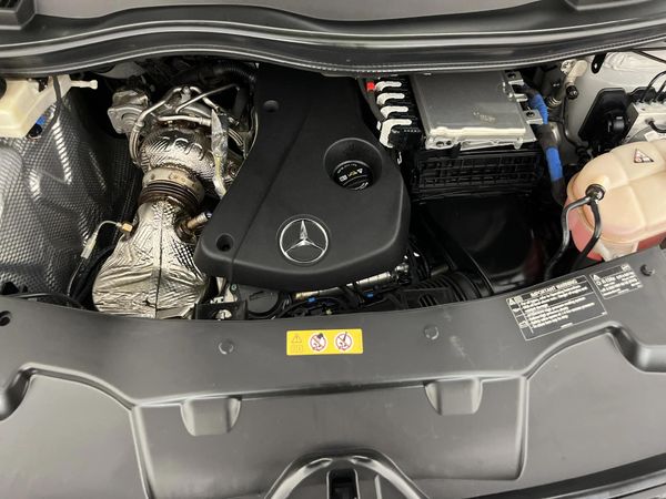 2022-Mercedes-Benz-V-Class-V220d-Auto image:12