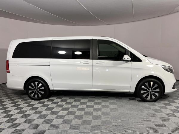 2022-Mercedes-Benz-V-Class-V220d-Auto image:17