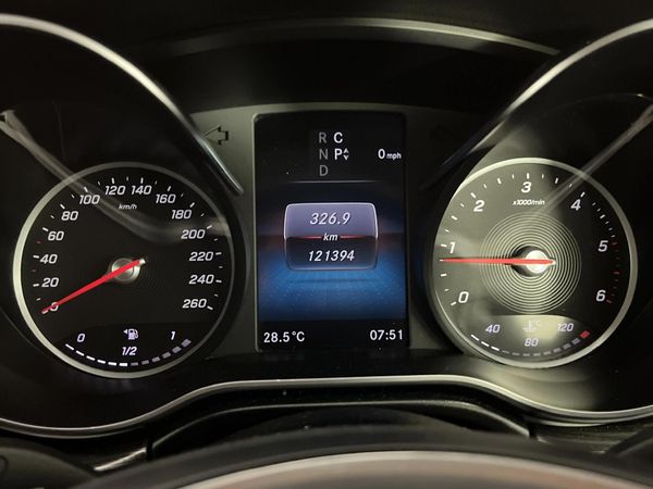 2022-Mercedes-Benz-V-Class-V220d-Auto image:2