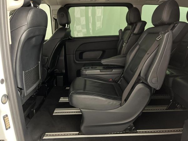2022-Mercedes-Benz-V-Class-V220d-Auto image:3