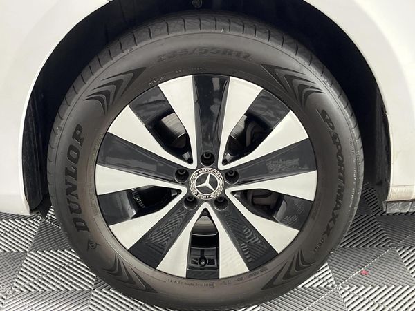 2022-Mercedes-Benz-V-Class-V220d-Auto image:4
