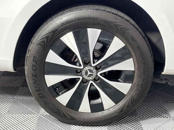 2022-Mercedes-Benz-V-Class-V220d-Auto image:7