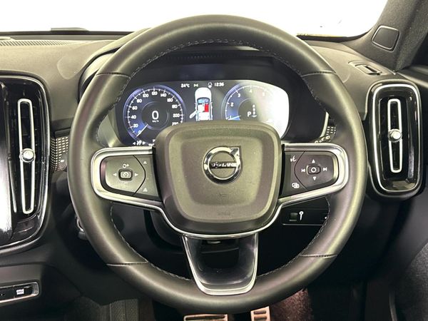 2022-Volvo-XC40-T4-R-Design-Auto image:12
