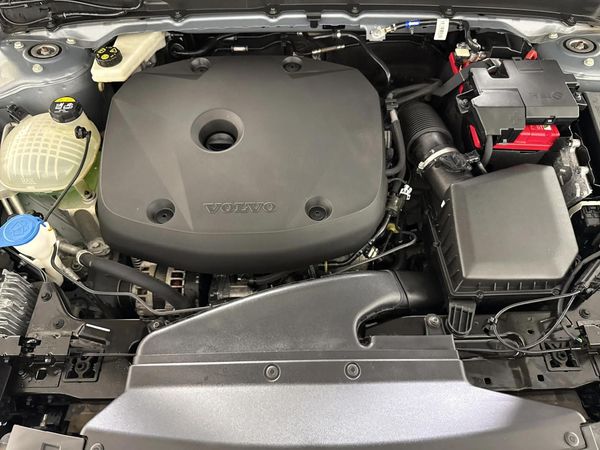 2022-Volvo-XC40-T4-R-Design-Auto image:13