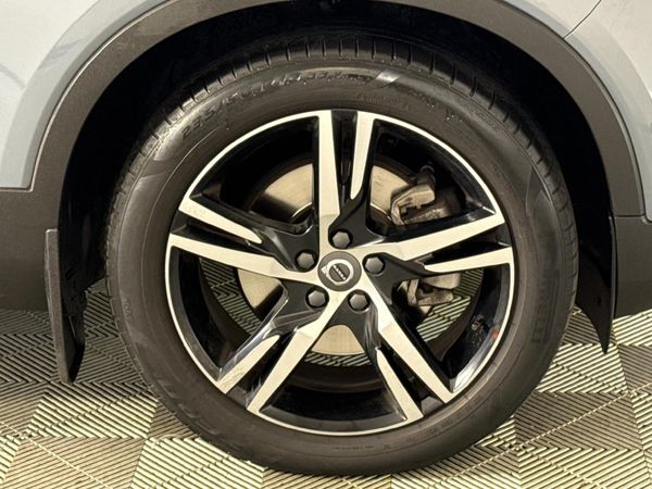 2022-Volvo-XC40-T4-R-Design-Auto image:4