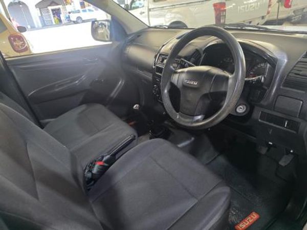2022-Isuzu-D-Max-250C-Single-Cab image:4