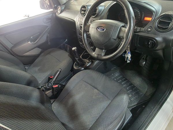 2015-Ford-Figo-14-TDCi-Ambiente image:6