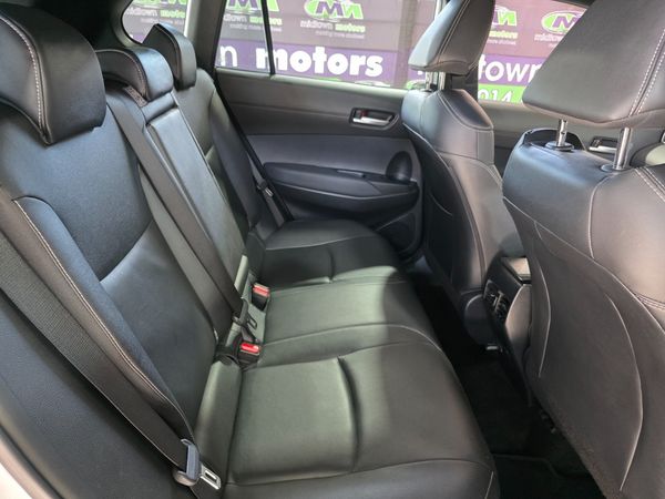 2023-Toyota-Corolla-Cross-18-XS-Hybrid image:10